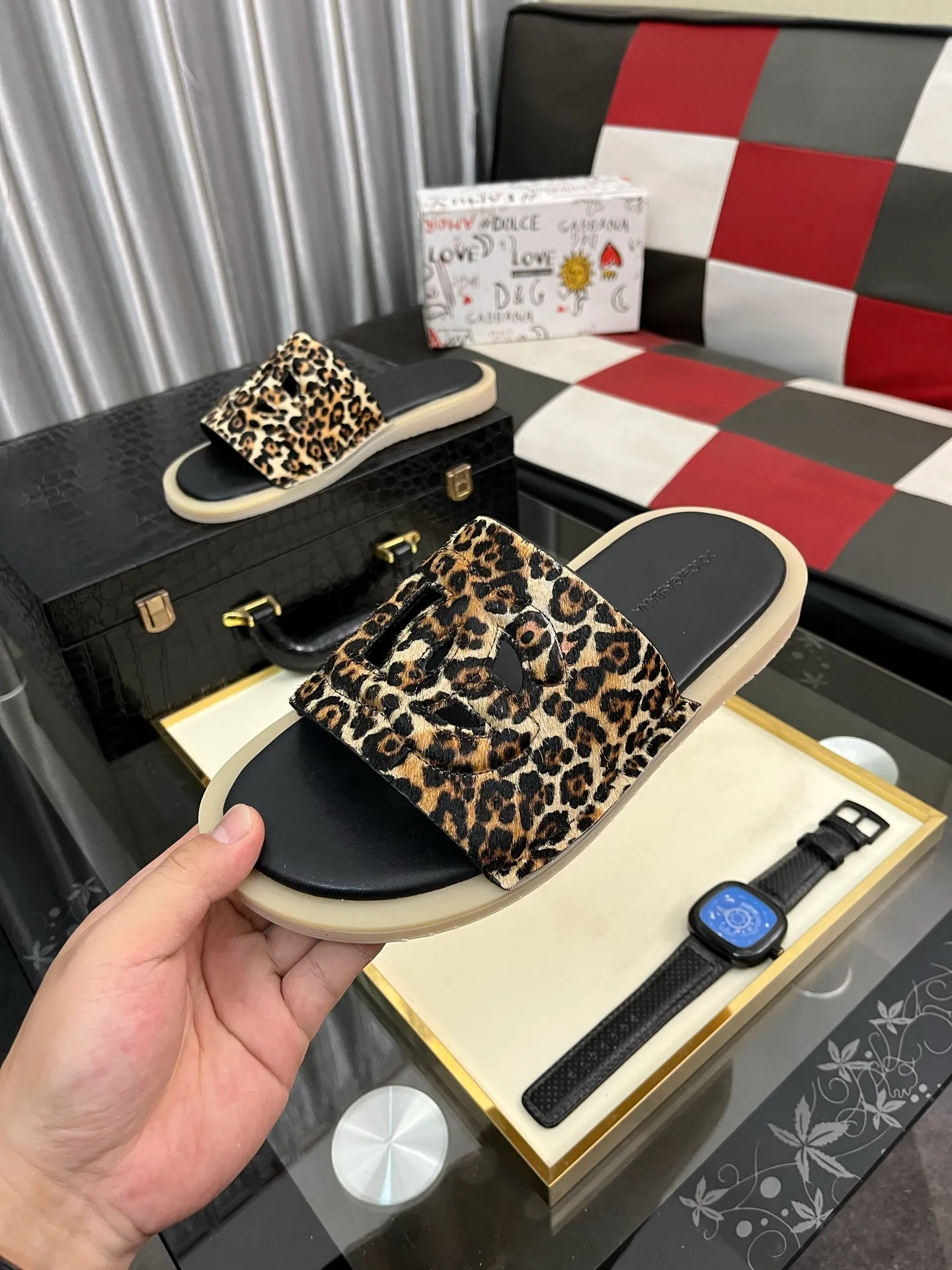 Men's Men's Shoes 💰340⌚️⌚️ (DG) The latest casual slippers are fashionable and versatile, and can add luster to various looks. Create an exquisite design with unique dynamic vitality and modern atmosphere, showing modern elegance. Size: 38-442️⃣Colors available